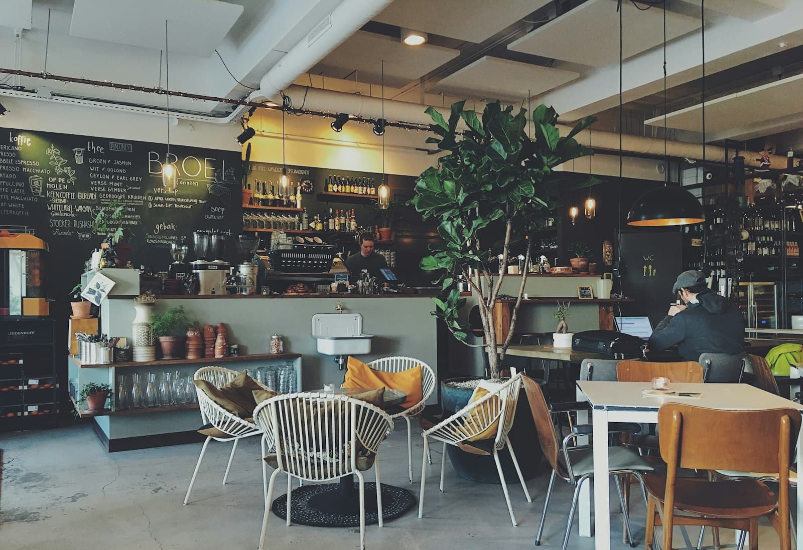 L'ambiance détendue d'Adam et Ève Café